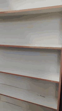 فاترينات للبيع 3 قطع الطول مترين ونص والعرض متر قطعتين مغلفات بديل الشيبورد للاستفسار الاتصال على الرقم ***********
