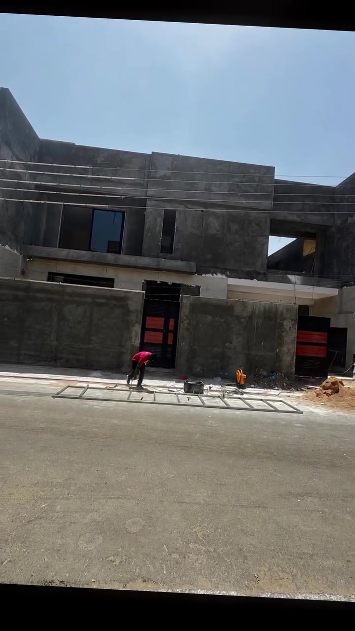احد مشاريعنا المنفذه في كربلاء المقدسة تغليف واجهة منزل بنظام بورسلين ميكانيك مقاوم للظروف المناخية وضد الحريق استعمال المواد في التنفيذ بورسلين ايراني المنشأ امتياز ايطالي درجه اولى حسب اختيار الزبون وحديد مغلون مليم ونص مقاوم للصدأ 
للتواصل والأستفسار ✅***********
