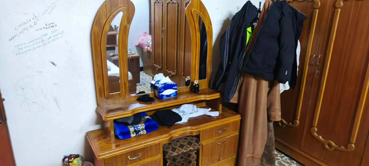 غرفه خشب ثقيل ونظيفه عنوان حي الوحده متكونه من كنتور وتخت كمادين وميز تواليت وزاريه


**إذا كنت صاحب هذا الإعلان وتريد حذفه لأي سبب، رجاءا أرسل رسالة إلى الدعم الفني**