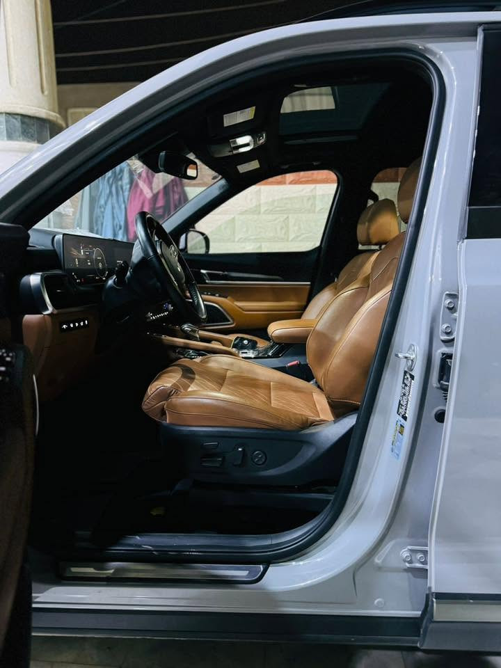 كيا تيلورايد 2023 SX XLIn
1-حجم المحرك 6 سلندر 3800. 

2-عداد المسافة 43

3-بصمة ابواب وتشغيل عن بعد. 

4-زينون عالي ناصي آصل. 

5-فتحة سقف. عدد٢

6-رادر جانبي مانع اجتياز. 

7-فور ويل درايف 

السياره مختومه XLIN خلف الصندوق والكشنات 

8-تحديد مسار. 

9-كامرات محيطية. 

10-حساس حلفي. 

11-شاشة كبيرة مع كامل ايعزتها. 

12-تدفئة+تبريد الكراسي الامامية. وخلفيه

13-تحكم ستيرن جهيتن. 

14خزن ميموري متكامل 

15-حساس خلفي. 

16-سستم صوت متكامل. 

17-كنترول تبريد خلفي منفصل. 

18-كشن سياحي. Vip. 

19-رادر محيطيه 360 درجه 

20-الكراسي الامامية كهرباء. 

21- ٧ راكب ٣ قطع تبريد. 

22-اشاير مري قابلة للطيء. 

23-مقاعد جلد حار بارد

24- خمس كامرات

25-

*وباقي الموصفات المعروفة في فئة SX XLIn 

السياره فول  مواصفات  

الضررر: فقط بارد حافه البنيد بدون اي صبغ 

 والباقي كفاله

مكان السياره حله مركز مدينه 

288$

 وبیه مجال 

————————————————————————

للأستفسار اكثر واتساب ***********

ملاحظه شباب السياره حادثه ورقم شاصيها كدامك غراضها لاماميه نصها جايه ويها بس شد مشدوده ونص اشتريته منا 

شوفها ودكها وين ما تريد وتاكد منها وتصل سعرها بيه مجال السياره بدون رقم تترقم جميع المحافظات
