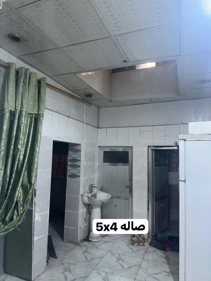سلام عليكم دار للبيع يرهم حسينيه يرهم سكن مساحه ٥٠ متر طابقين الاول مدخلين استقبال  وممر وصاله ومطبخ 3x3 وحمام وتواليت ومنور الطابق الثاني بي غرفتين غرفه صغيره تصير مال اطفال او تصير مخزن 2x2 وغرفه  جبيره 5x5 وتواليت العنوان  حي الهادي بين الجاير وابو طالب فرع اسواق زمزم من جهه مستشفى عباس الاهلي يبعد عن التبليط ١٠٠ متر يبعد عن الولايه ٢كيلو مشي 5  دقايق للامام الحسين (ع) الطابق الثاني يرادله تصليح بالبورك وصبغ الطابق الارضي نضيف السعر ٥٥ وبي مجال للشراي*********** للاتصال واتساب
