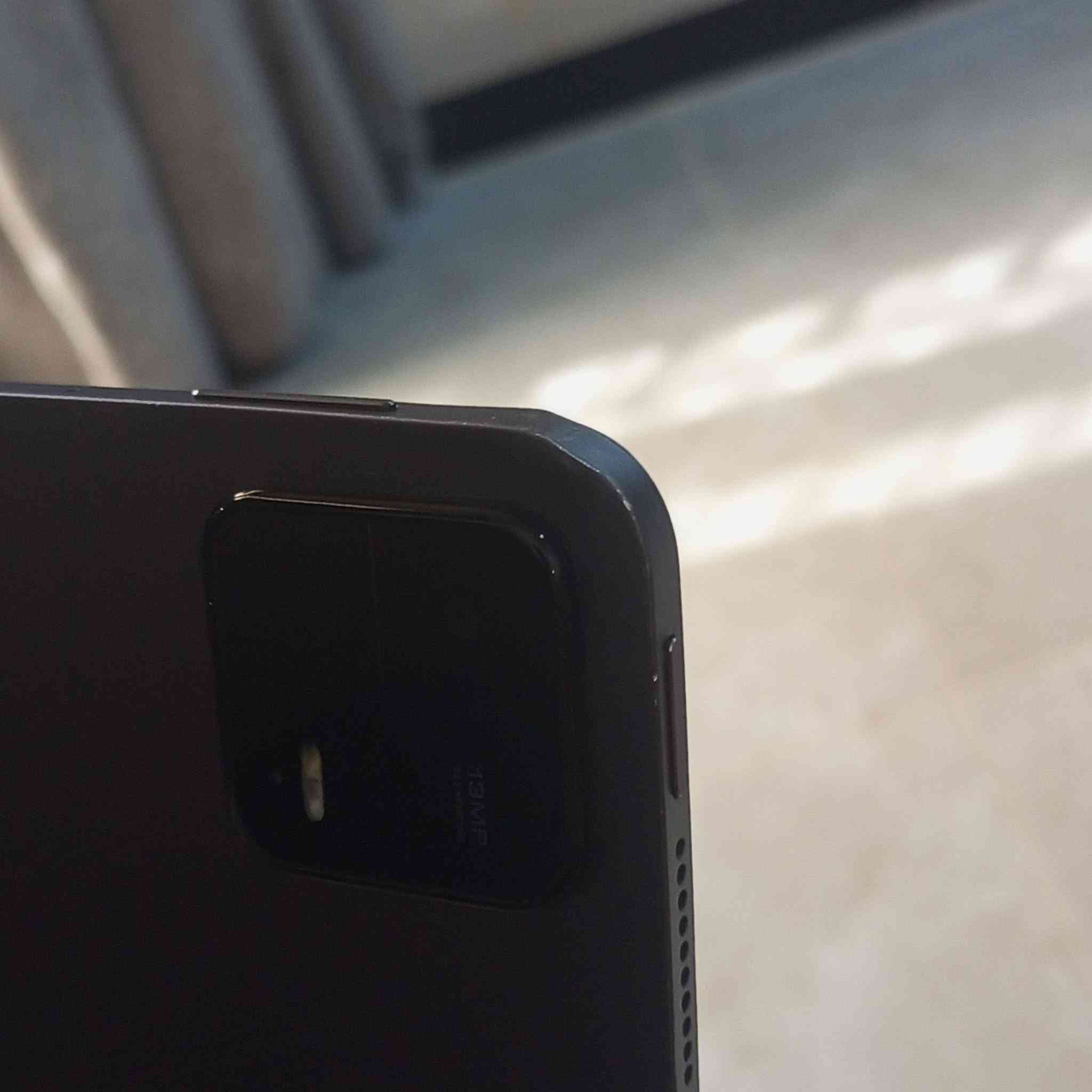 للبيع Xiaomi Pad 6 مستعمل 
الذاكرة: 256GB
الجهاز شغال بكفاءة عالية، وكلشي بيه تمام.
بيه تأثير خفيف بظهر الجهاز (تجميلي فقط)، وما يأثر نهائياً على اللمس أو الشاشة أو الأداء.
مناسب للدراسة، الألعاب، والتصفح.
السعر: 225 الف وبي مجال شوي
للمهتمين أو للاستفسار ، واتساب ***********

