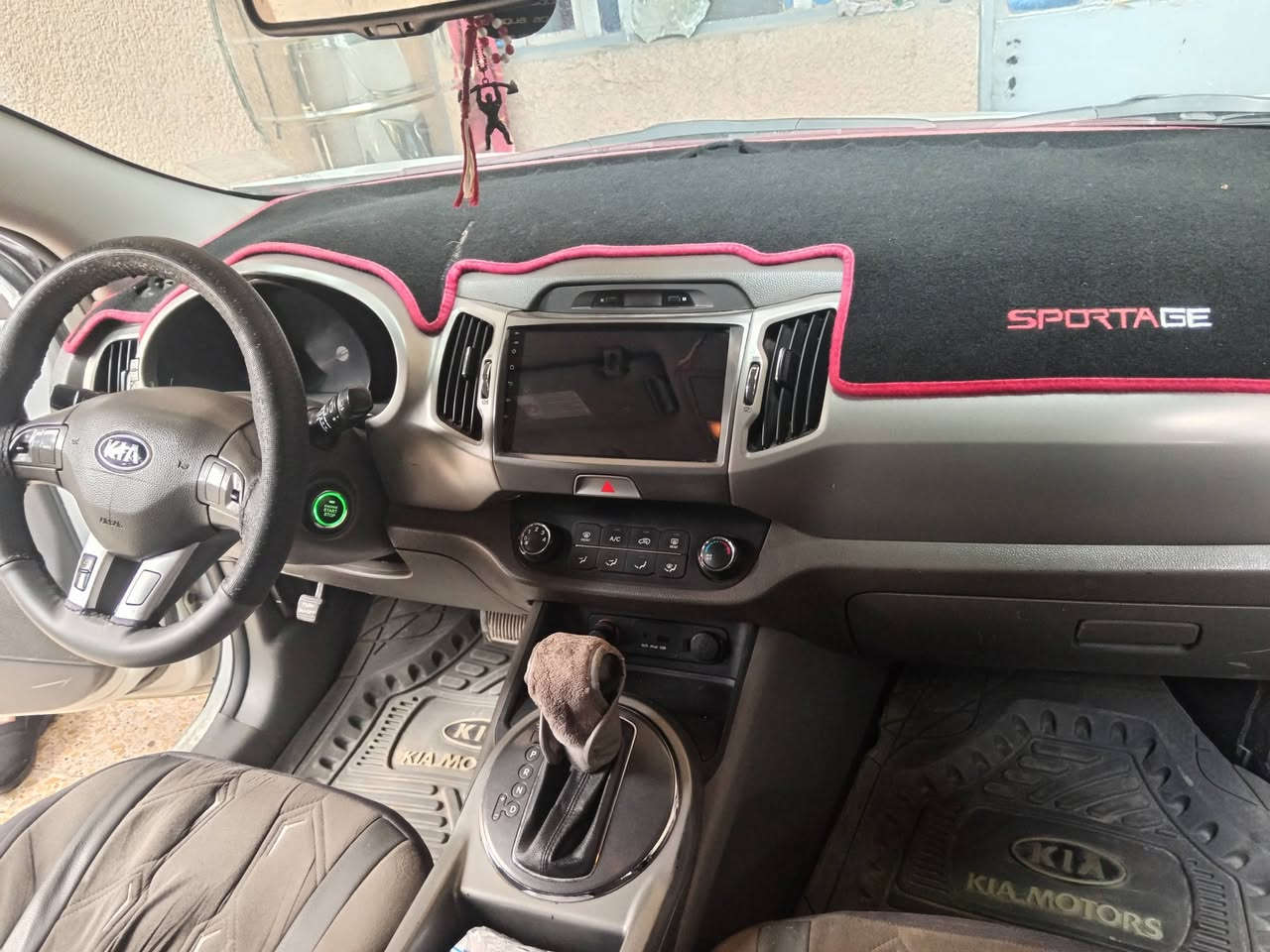 السلام عليكم 
سبورتج موديل 2013 خليجي بدون حادث نص فول بصمه مكينه دوش سياره جاهزه مابيهه نقص البلديات هاتف *********** السعر ١٤٧ وبيهه مجال مرفق سونر
