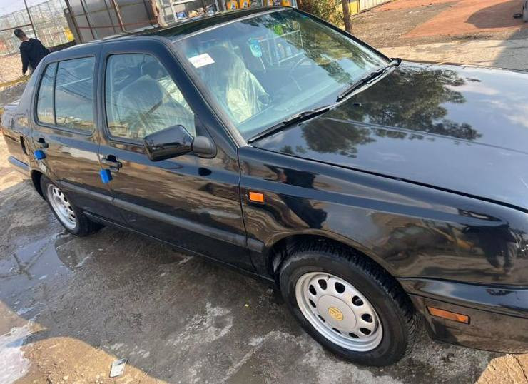 جولف 94 حلوه وجديده السياره مال جني مكان السياره بغداد الامين الثانيه السعر 40 الشراي يتصل ***********
