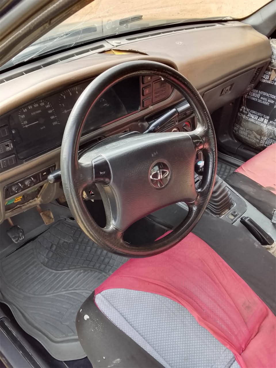 السلام عليكم
برنس للبيع موديل 93 رقم انبار سنوية عظم عاج .تخم تاير .كهربائيات شغالة لايتات جام يصعد وينزل صدر جديد ماعدا مشط ستيرن ضعيف . محرك مفتوح 2000 كير عادي.  مصبوغه صبغ عام للجمالية بدون طخه .السعر 27 ورقة وبيها مجال حك الجية .الهاتف *********** واتساب ورقم متواجد
