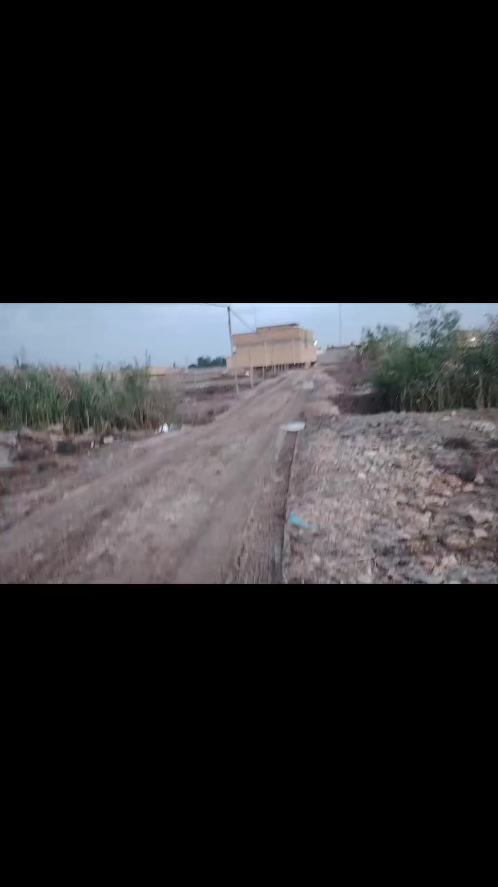 قطعة 200متر طابو صرف للبيع طبعا مع العلم انه مطر وجاي متعمد والفيديو ذاكر التفاصيل منطقه حلوه وكله بيوت ماشاء الله ابو حشيش الالف والالفين الشراي هذا رقمي واتساب ***********
