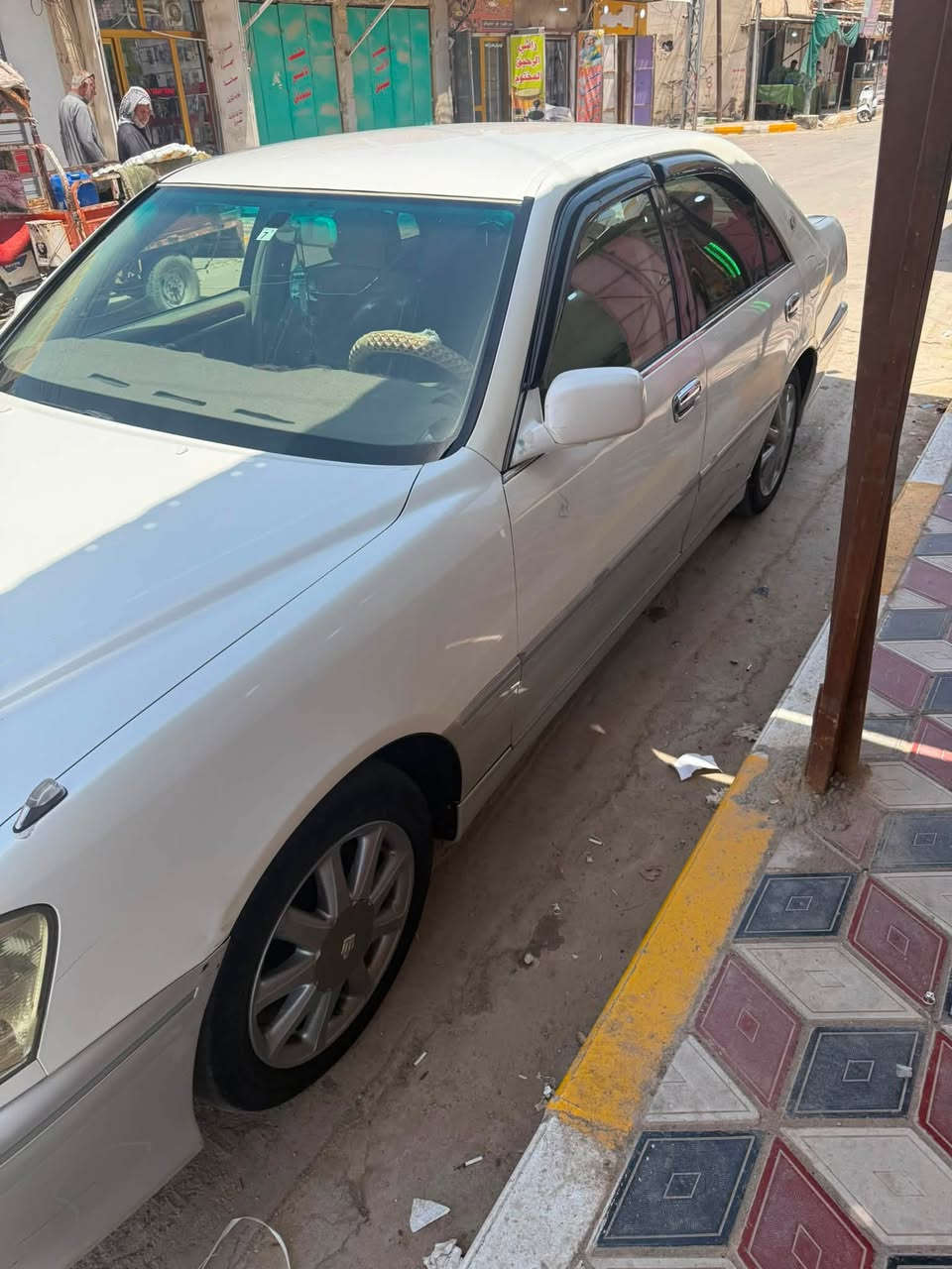 سلام عليكم 
ملكه كراون موديل 2000كرستال اصل ديفور جبير  دكمتين دبل شاشه ستيرن كهرباي سياره جديده مابيه نقص تبريد شغال سعر 40 لتواصل عل رقم
***********
