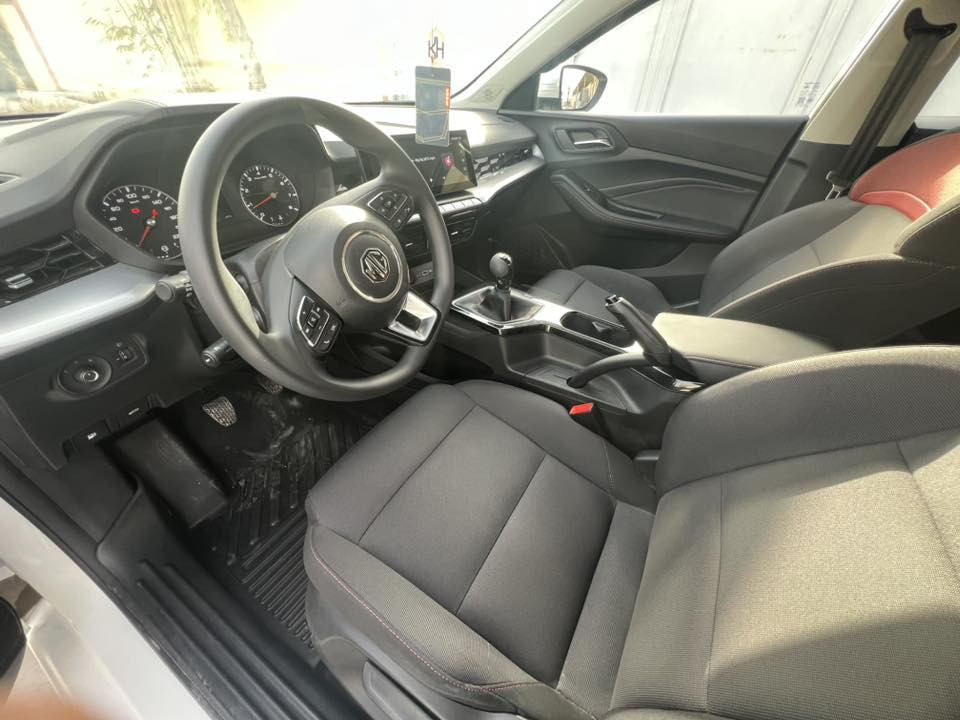 Mg gt 2025 
گێر عادی 
10000 km 
بۆیاخ تەنک 
0773 698 44 78
99 وەرەقە
