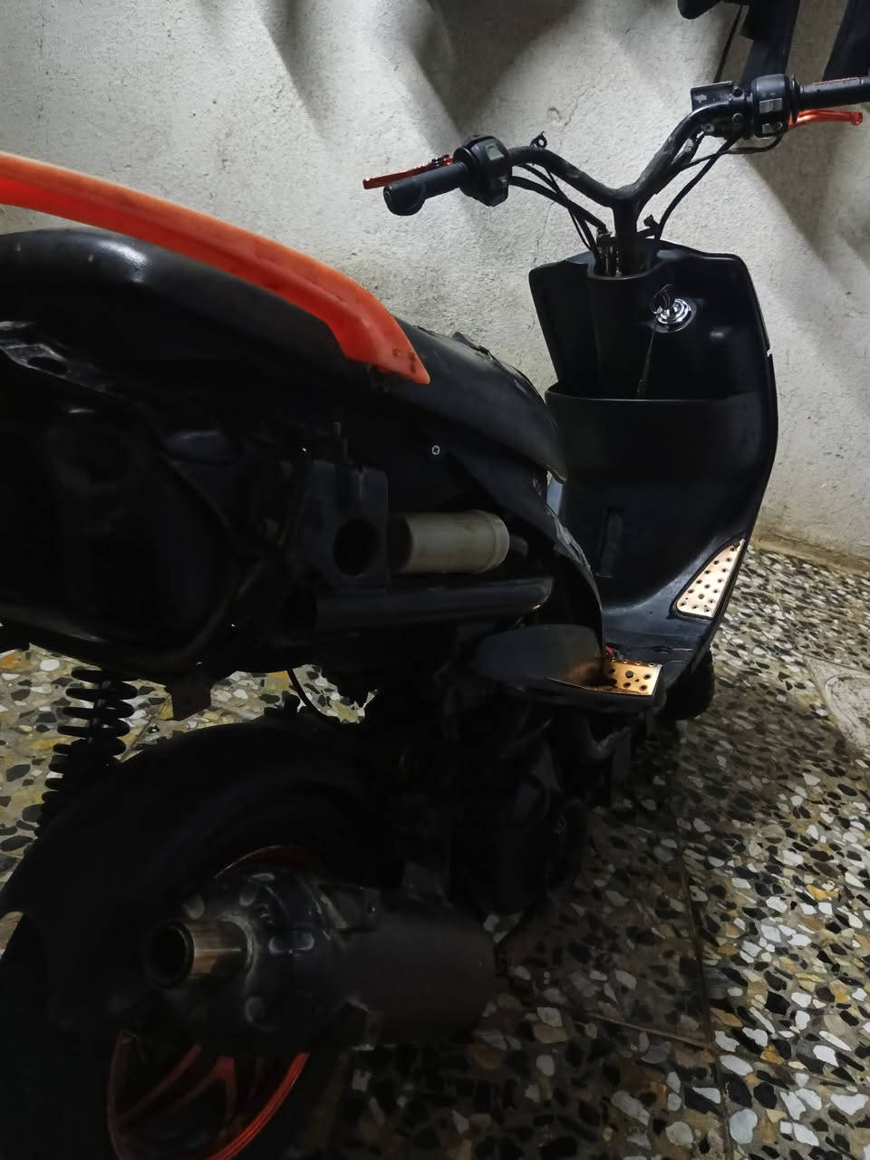 سلام عليكم ماكس عدله مال لعب دراجه نضيفه بوشتها 49 مجفته جديد بيها صالنصه FM ومزوده بس شكل باقي كله بلاد بيها كلج امامي رياضي والخلفي بلاد ومكاني بغداد الشعب حي اور السعر 300 وبيها مجال حگ الجيه
