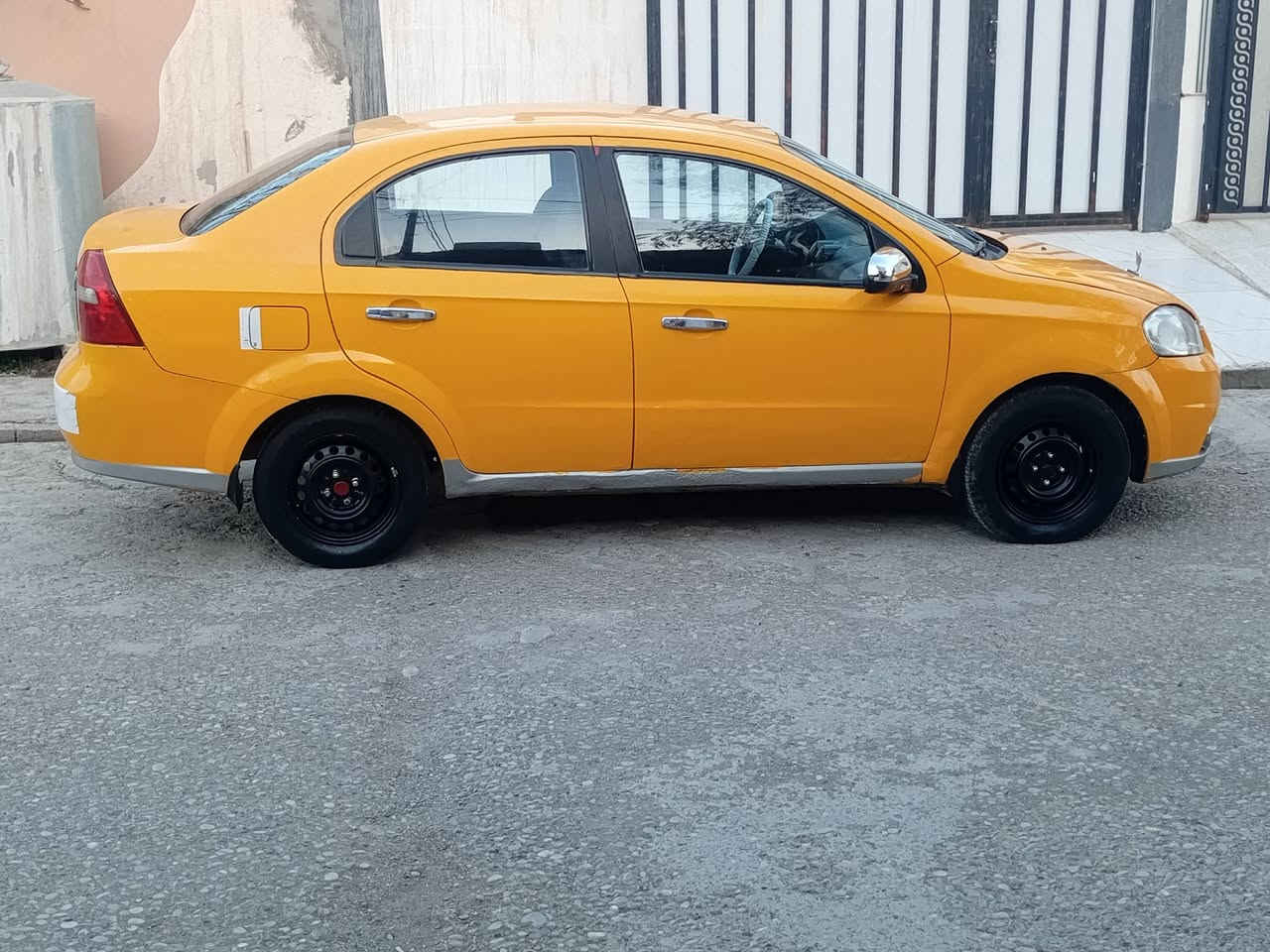 افيو موديل 2007مشروع وطني  بي قطعتين بدون دواخل  كوبون بنزين نقا به صفر سنه ويه جديد سعر45مجال ***********
