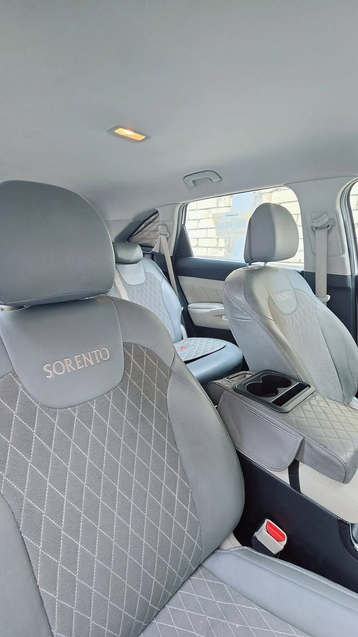 سورنتو 24 خليجي رقم بغداد
محرك 2500
4سلندر
7راكب
بصمة 
مري شفط 
صندوق كهرباء 
زنون
اريل نفكشن 
كامرة دوارة 
حساس امامي خلفي 
كشنات جلد
ملاحظةالسيارة بيها بارد وشخوط خفيفة وصبخ الجاملغ الخلفي  السيارة نضيفة وجديدة مال جناي  
العنوان بغداد موبايل ***********
