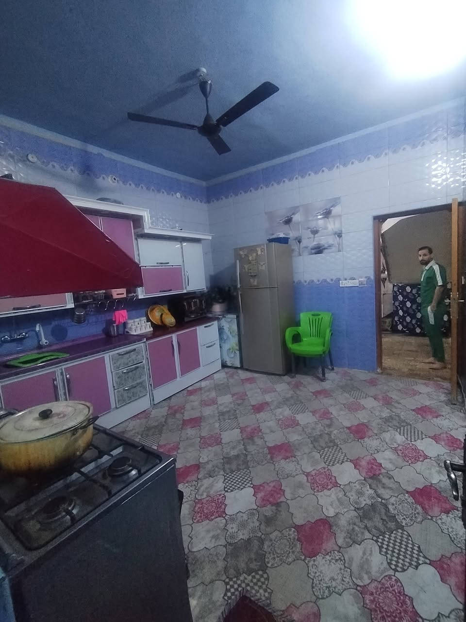 السلام عليكم دار للبيع مساحه 170 متر
 ركن طابقين متكون من غرفه وصاله ومطبخ
 واستقبال وصحيات وتخاريج الطابق الثاني
 غرفتين وصاله ومطبخ وصحيات وتخاريج
حي الميلاد شارع ١٥ مال مكتب النوماس
 للاستفسار الاتصال على الرقم ***********
سجاد الغرابي مكتب انوار السجاد
