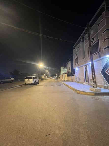 سلام عليكم 
بناية للبيع في نواب الضباط ركن عله شارعين يم مركز الكوثر مساحة بناية ٢٠٠ متر تحتوي بناية عله شقق كل شقه مساحته ١٠٠ متر تحتوي شقق من غرفتين وصاله ومطبخ وصحيات وطابق الثالث شقه معزوله كذالك غرفتين وصاله ومطبخ وصحيات عرض شارع ٨ وشارع ثاني ١٥ بناء جديد 
شركة عقارات تراب البصرة *********** 
سعر للبيع 800 موقع شركة دور الضباط خلف المنضومة القديمة
