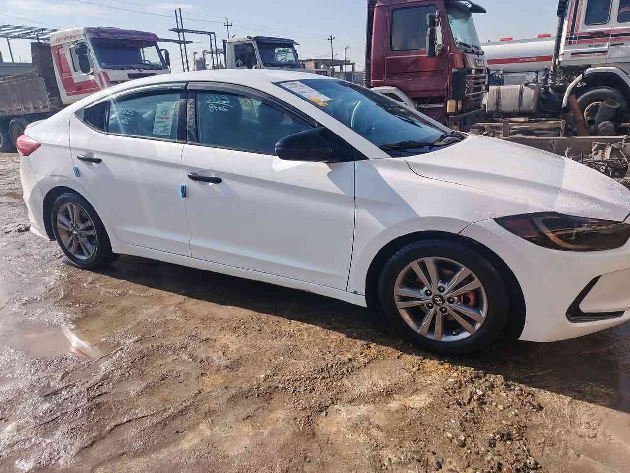 النتره 2018  رقم اربيل دولي
سياره نضيفه  مال بيت شرط
كير محرك شرط مكينا ما مفتوحه
طخم تاير جديد
بيها جاملغ امامي صبغ وربع البوند بي تكشير وشويه بل سقف
السعر 122  وبيها مجال قليل
***********
***********
