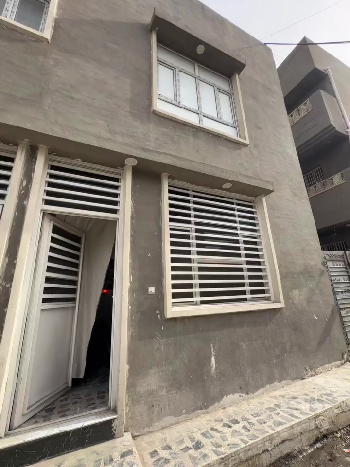 للبيع دار مساحه 55 متر طابو زراعي سند ٢٥ منطقة  بناء 2025 حديث البلديات حي التراث اول فرع ع الشارع الدار طابقين ونص السعر 97 مليون للإستفسار مع رقم مكتب المستقبل*********** ملاحظه الدار مائجر400 الف و التفاصيل داخل الفيديو
