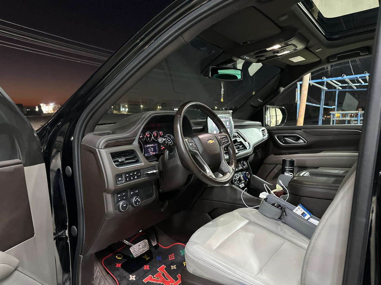 تاهو 2021LTخليجيه ماشيه ٤٢ الف مكفوله كفاله عامه عدى رصعه صغيره بالجاملغ الخلفي 
المواصفات 
كشنات جلد 
بانوراما 
فور ويل مع تو ويل مع نظام اوتو للتسلق ومنع الانزلاق 
ويل كبير حجم ٢٤ 
محرك ٥٣٠٠ المرغوب
داتا شو بالجام الأمامي
نظام تقليل صرف الوقود 
نظام نزول جبلي 
لايت زنون عالي ناصي 
سقف بانوراما طويل
السعر 510
الاستفسار***********
