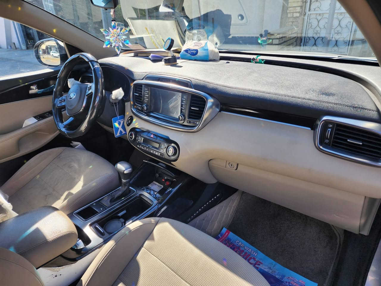 ‏السلام وعليكم
سورنتو 2020 خليجي كفاله عامه 
السياره ماشيه 80 الف جديده مال جناي 
رقم سياره بغداد بأسمي مداور ثاني يوم
السعر اتصل وتدلل ،،
اللاتصال ***********
المواصفات
بنوراما 
بصمه 
بصمه ابواب 
6 سلندر
7 راكب 
3 قطع تبريد 
جنطة كهربائية
