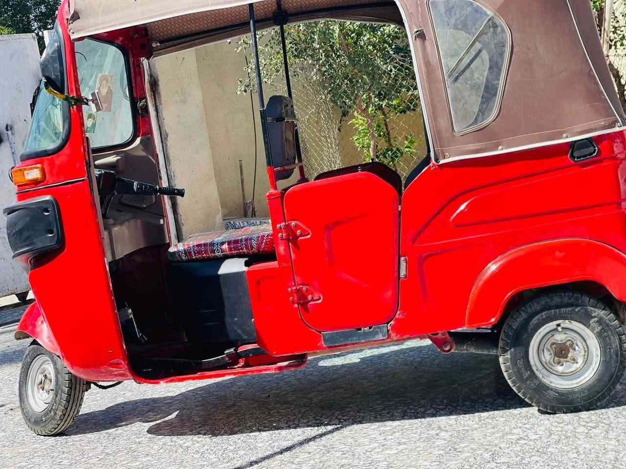 سلام عليكم تكتك موديل 2021شهر 6 تكتك نضيفه محرك مفتوح ول كشره شوف العين تكتك مال جناي نضيفه رقم ميسان مكان العماره سعر 7500 وبيها مجال ***********
