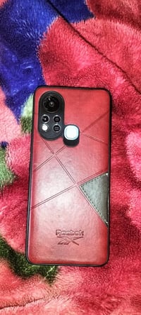 هوت ١١ اس • ١٢٨ • شاشة كبيرة