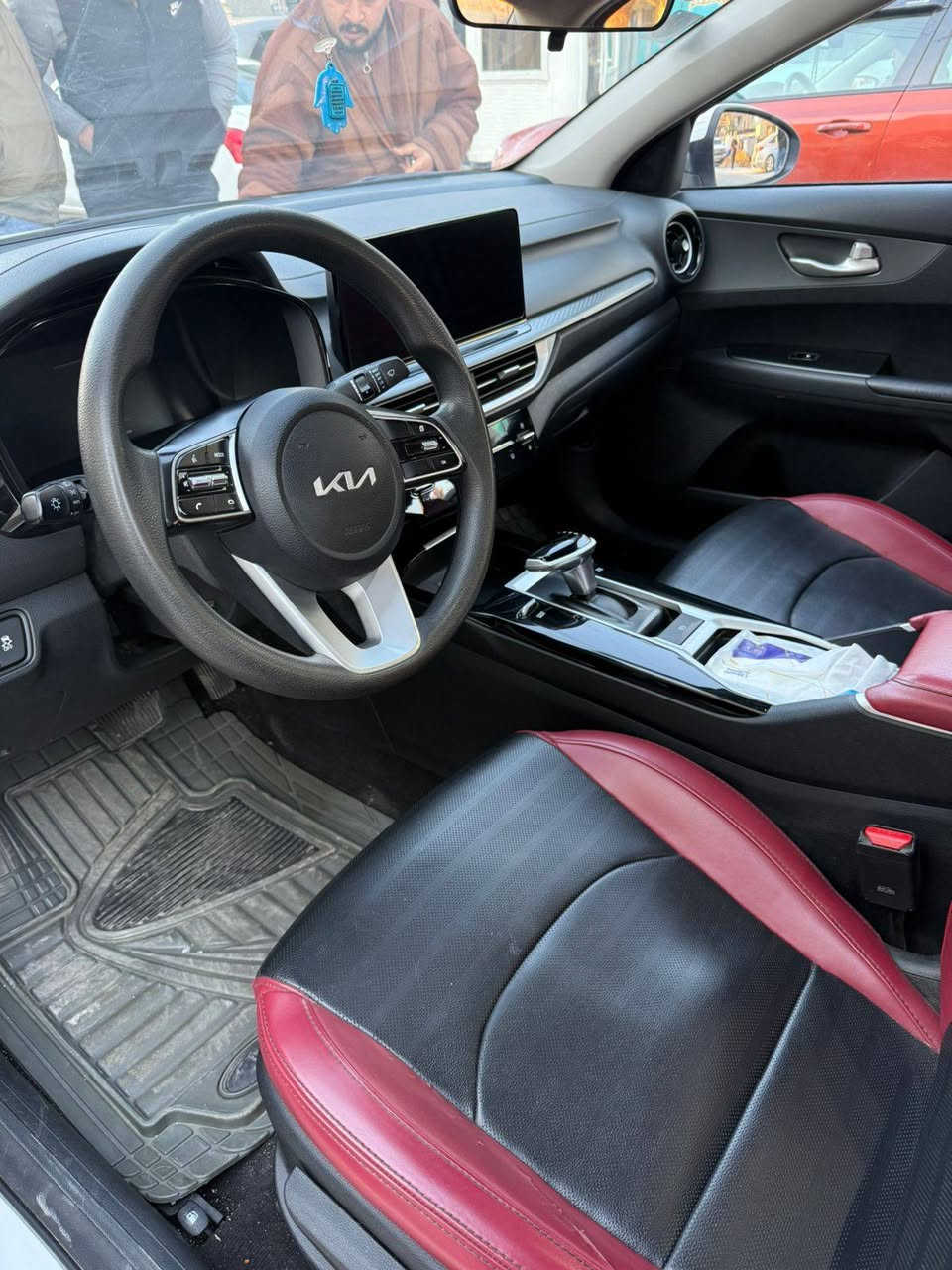 السلام عليكم من رخصة الكروب
كيا K3 موديل ٢٠٢٤ ماشية ٢٩ الف رقم بغداد الجديد كفالة عامة من الضربة والصبغ مكاني بغداد حي العامل السعر ١٤٨ وبيها مجال هاتف ***********
