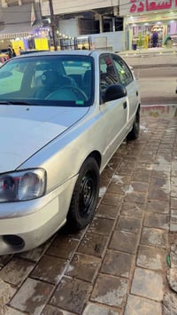 اكسنت فيرنا موديل ٢٠٠١ للبيع مكفولة من ضربة وصبغ فقط بيه مكانات بارد م...