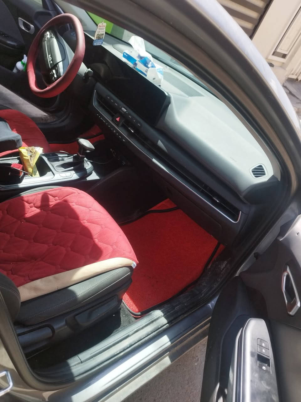 سلام عليكم 
كي فور موديل 25 باسمي شهداء ابيع وكالة عامه حادثها جاملغ وبنيد وبيها طلق ناري باب السايق مصبوغ لحد اليده مال باب السيارة جديدة جدا ماشية 24 الف كيلوا متر مكاني بغداد الحرية الدولعي للاستفسار الاتصال على الرقم ***********
