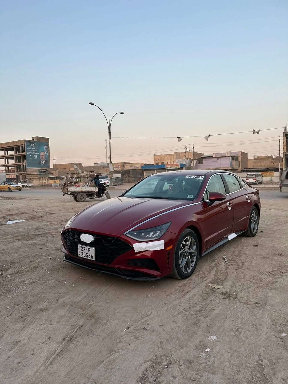 السلام عليكم هونداي سوناتا موديل 2023 ماشيه 28 الف حادث كما موضح بلصوره نص بنيد صبغ فقط بدون دواخل رقم اربيل تريد تحويل تريد وكاله السيارة احلى من الصوره نضيفه جدا مواصفات 
بصمه+ تشغيل عن بعد
داخل ابيض + كشن كهرباء
رادارات امامي وخلفي وجانبي 
هاند بريك كهرباء 
شاشه جبيره تدعم كار بلي 
ويل كب كروم 
والمزيد من الاضافات 
مكاني بابل للاستفسار
***********
