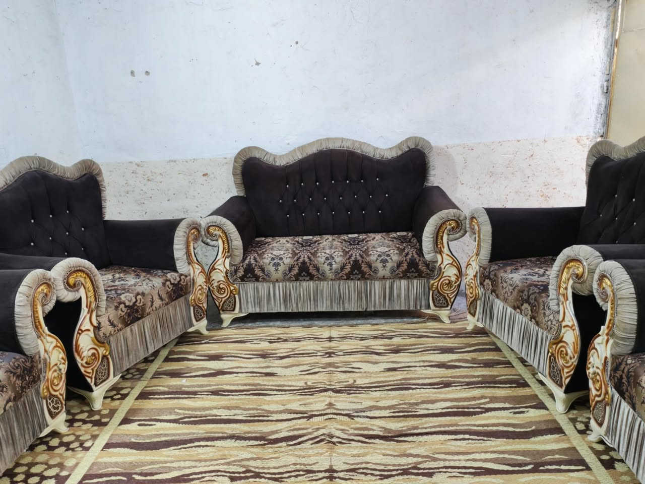 تخم ملكي تسكام 10 مقاعد حيل نضيف مابي اي ضرر السعر 290 العنوان الكاضميه يوجد توصيل بكروه ***********
