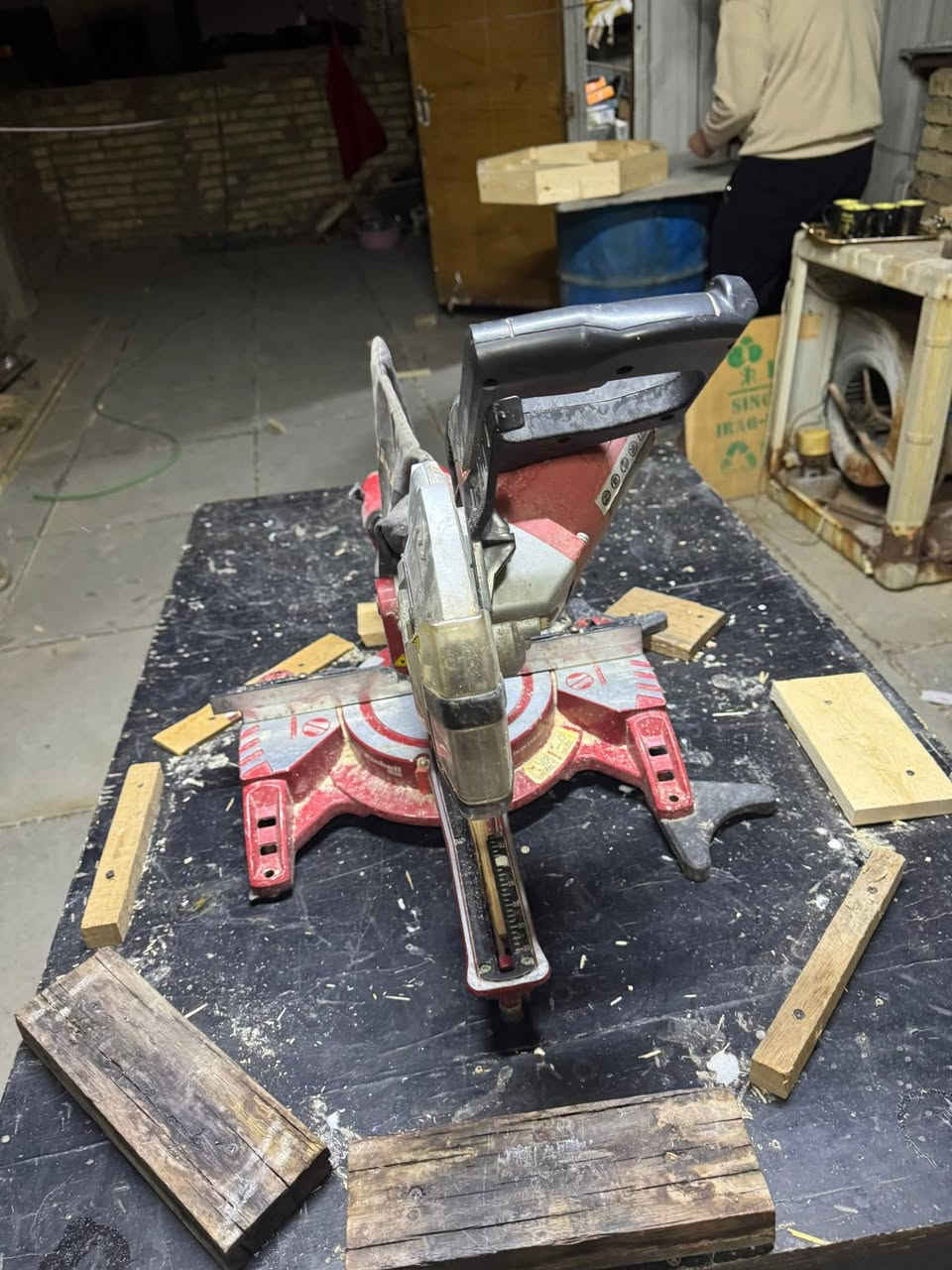 يا الله كتر خشب والمنيوم قيم واخذ


**إذا كنت صاحب هذا الإعلان وتريد حذفه لأي سبب، رجاءا أرسل رسالة إلى الدعم الفني**