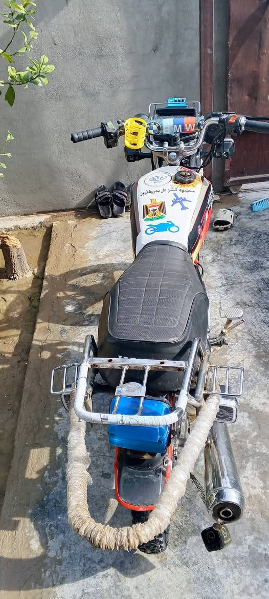 سلام عليكم  دراجة للبيع موديل 17شرط مامفتوح محرك نضيف ماطاختة سبانه  بي خمس اوراق كمرك ومنفيس مدفوع كامل اصولي الدراجة محرك 200 دراجة حلوة  مكمركة كامل سعر300قفل ***********
