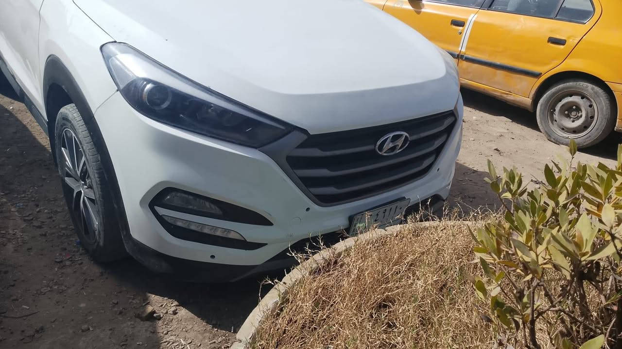 السلام عليكم توسان خليجيه موديل ٢٠١٧
جديده مال بيت تبريد تدفى صدر امامي خلفي
تخم تايرات شادهن جدت مكينه  وكير مكفولات 
مكينه دوش معروف الخليجي 
صار بيهه صبغ بل قماره والبنيد  ..وكعت قمريه مال بيت 
عليهه وعدي صور مال وكعه قبل لا أصبغ ...
اكفلك تكم الغود شواصي من المص
السعر ١٢٩ورقه بيهه مجال بصيط حك جيتك 
مكان السياره بغداد زيونه ساحت ميسلون
***********
