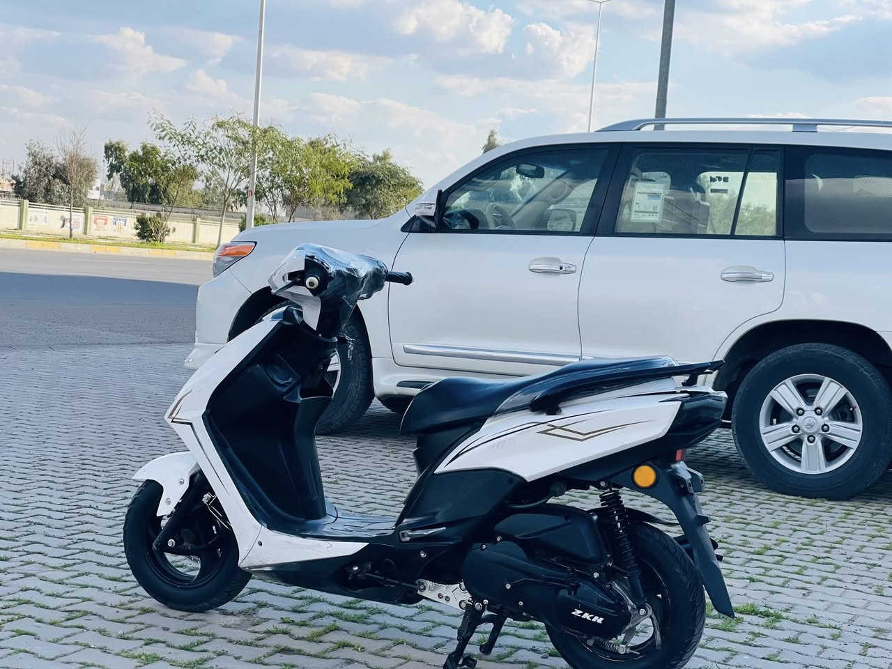 دراجة ماكس سكنس S دبل واحد ياباني  اصلي شركة ZKHزيرو دراجة اخو سفر محرك ما مفتوح لا صرف لابخار صوط كاتم فوول نشط
كهربائيات كامل شغال نكرة سلف
دشبول الكتروني كولة شغال
كفر بيلادي بدون كسر
تايارات جديد بريكات بل مكان
دراجة مابي اي نقص ماشاالله سفر
سعر 600
رقم موبايل ***********
عنوان كركوك شورجە یم مطعم حمة ناصر
