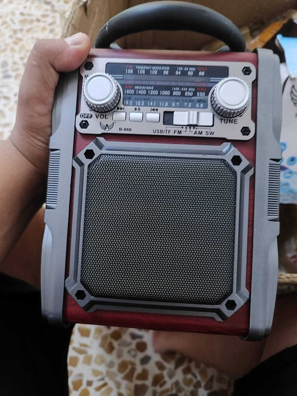 سبيكر و راديو و باور بانك السعر يمكم ثقيل شرط


**إذا كنت صاحب هذا الإعلان وتريد حذفه لأي سبب، رجاءا أرسل رسالة إلى الدعم الفني**