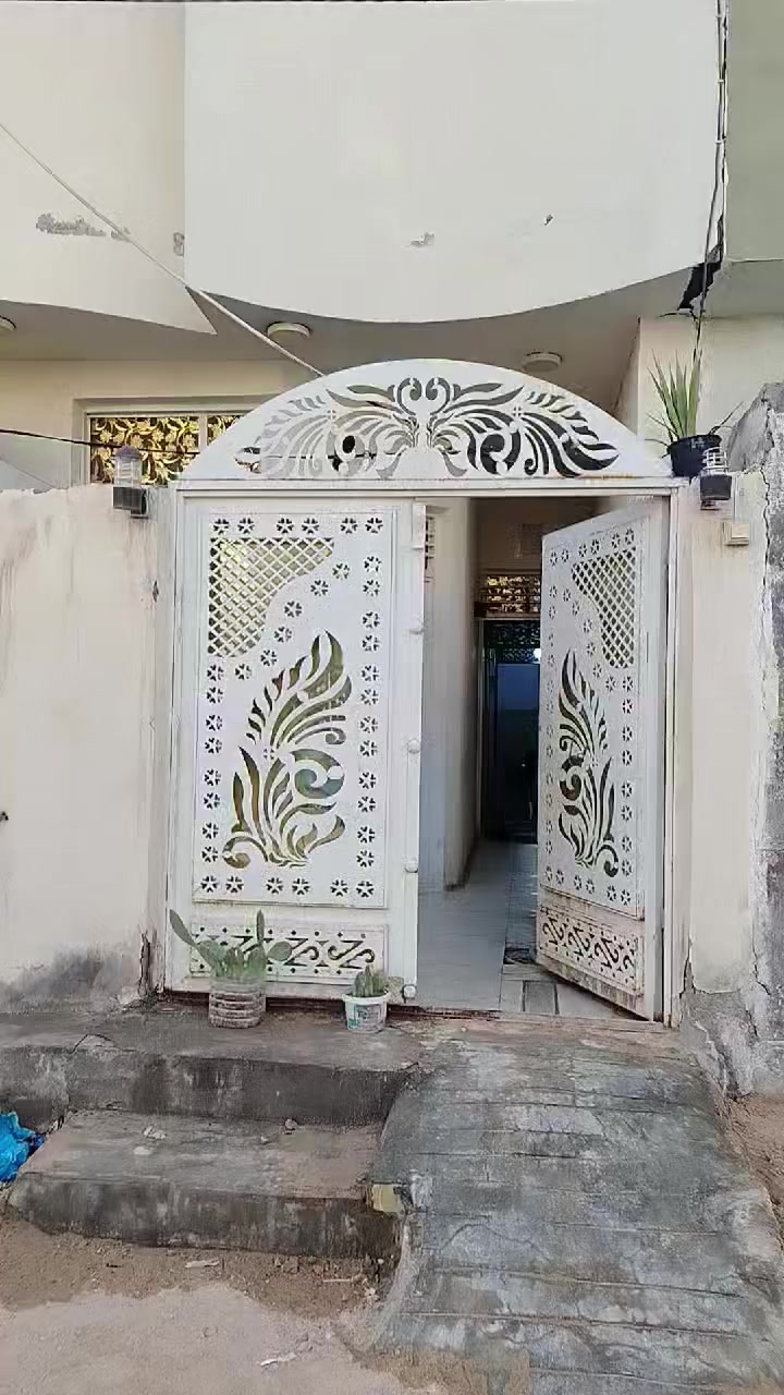 الدار للبيع مساحه ميت متر حي النداء خلف شارع المكاتب منطقه السبعه وربعين بيت جديد باني عليدي مال جناي ***********
