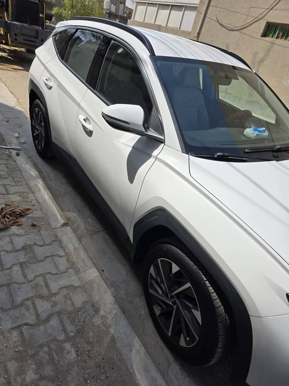 توسان موديل ٢٢ خليجية ماشيه ٦٠ بدون حادث سياره جديده بس شويه بل دعاميه السعر ١٩٥ العنوان بغداد جسر ديالى القديم ورقمي ***********
