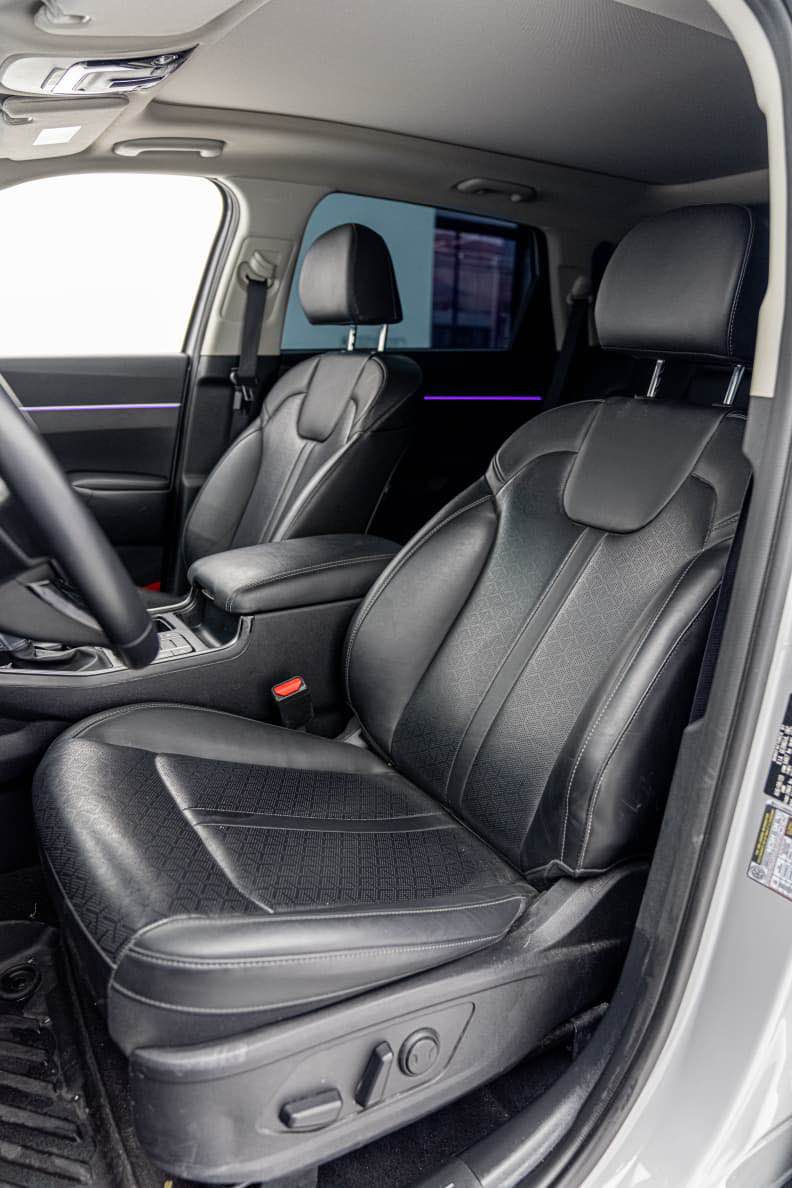 كيا سورينتو موديل ٢٠٢٣ فول مواصفات ،شاشة ، كوشن جلد ،كوشن تدفئه ،بانوراما ،داخلي اسود ،ثلاث قطع امامي صبغ بس برشوت مال ستيرن طاكه ،فول فول …..سعر :213$ 
*********** دهوك, العراق
