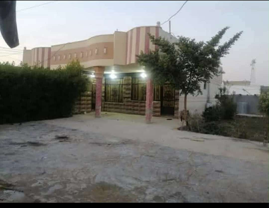 السلام عليكم بيت للبيع مساحه 580 متر طابو زراعي سنه 25 بناء حديث العنوان بغداد قرب الشاعوره ام جدر يم بانزي خانه السعاده منطقه متوفر كافه الخدمات على الشارع مباشره السعر المطلوب 85 وبي مجال اتصال على صاحب الدار *********** موجود واتساب
