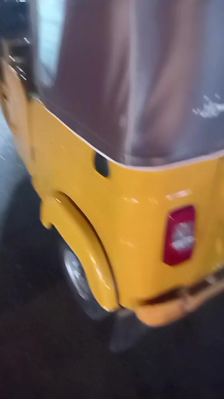 سلام عليكم تكتك 22
شهر 3 تكتك بيها لغد وبيها يم بكلايت شبر بس معمره تعمير فول 
ماجناي من تخم تاير اصلي من ويل اصلي من وقيات من مسجل اوراقه كامله الغبور القلم 
محرك +اكسن مكفول برغي مامفتوح جيب الف فيتر 
***********
بغداد مدينه الصدر 
رايده ب8بيه مجال
