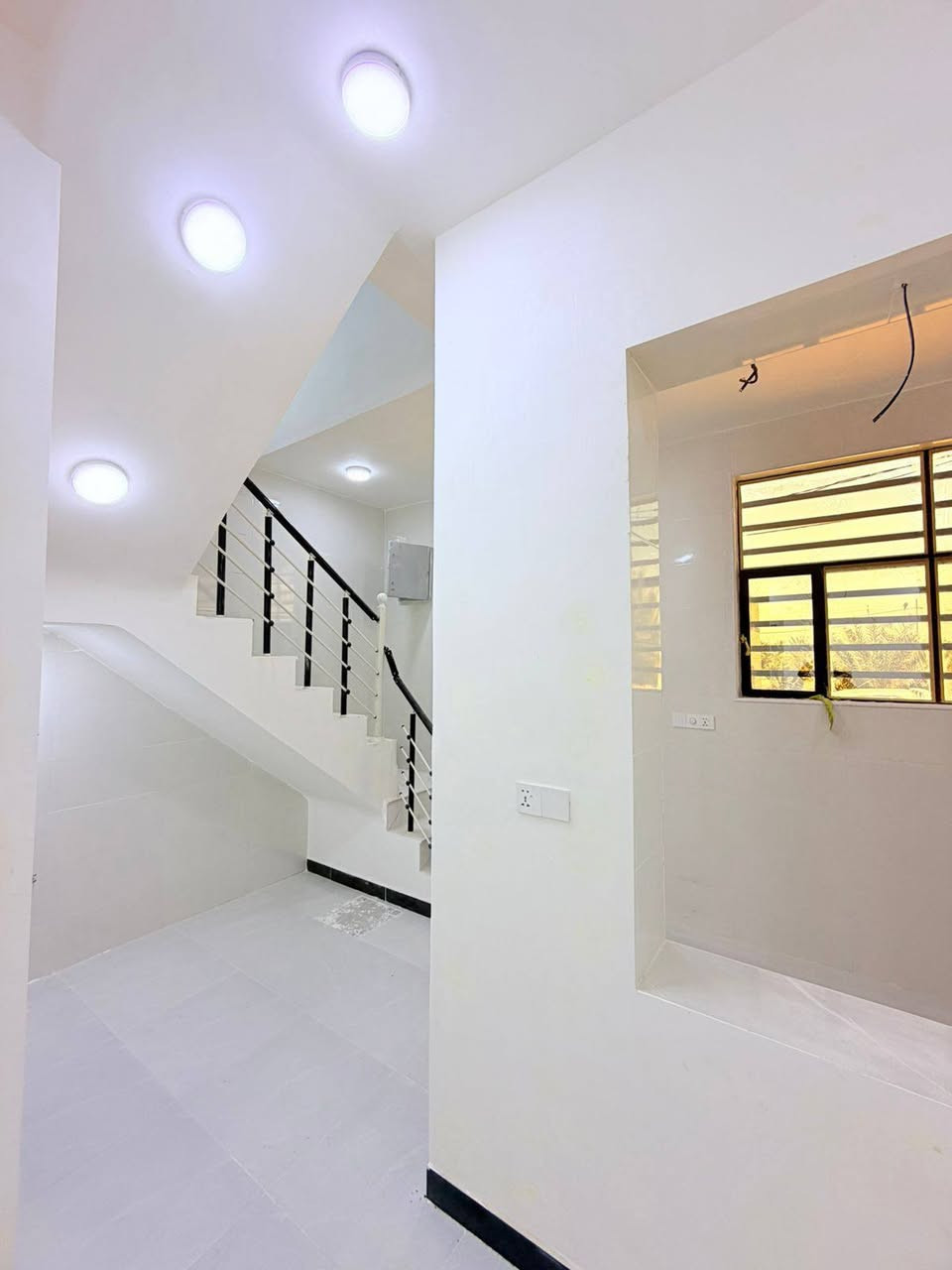 المساحه 55متر  ركن 
💰 السعر: 26 مليون (قابل للتفاوض)
🏗️ البناء: طابوق  جمهوري
🏠 الأساس والسقف: صب كونكريت مركزي 

مواصفات البيت:
✅ غرفة نوم 
✅ صالة 🛋️
✅ مطبخ 🍽️ 
✅ صحيات 🚿

الخدمات المتوفرة:
🔹 ماء 💧
🔹 كهرباء ⚡
🔹 شوارع مبلطة 14متر  🚗
🔹 مدارس قريبة 🏫
🔹أنترنيت ضوئي 
🔹 خط مولده 
📍 الموقع: النجف – حي ميسان، شارع الزوار 
خلف سكلة الكرعاوي
📜 طابو زراعي (قرار 320 )مشمول بالتطويب 

📞 للتواصل: ***********

(ملاحضة ) متوفر لدينا كافة المساحات والدور  ألسكنية وعرصات
