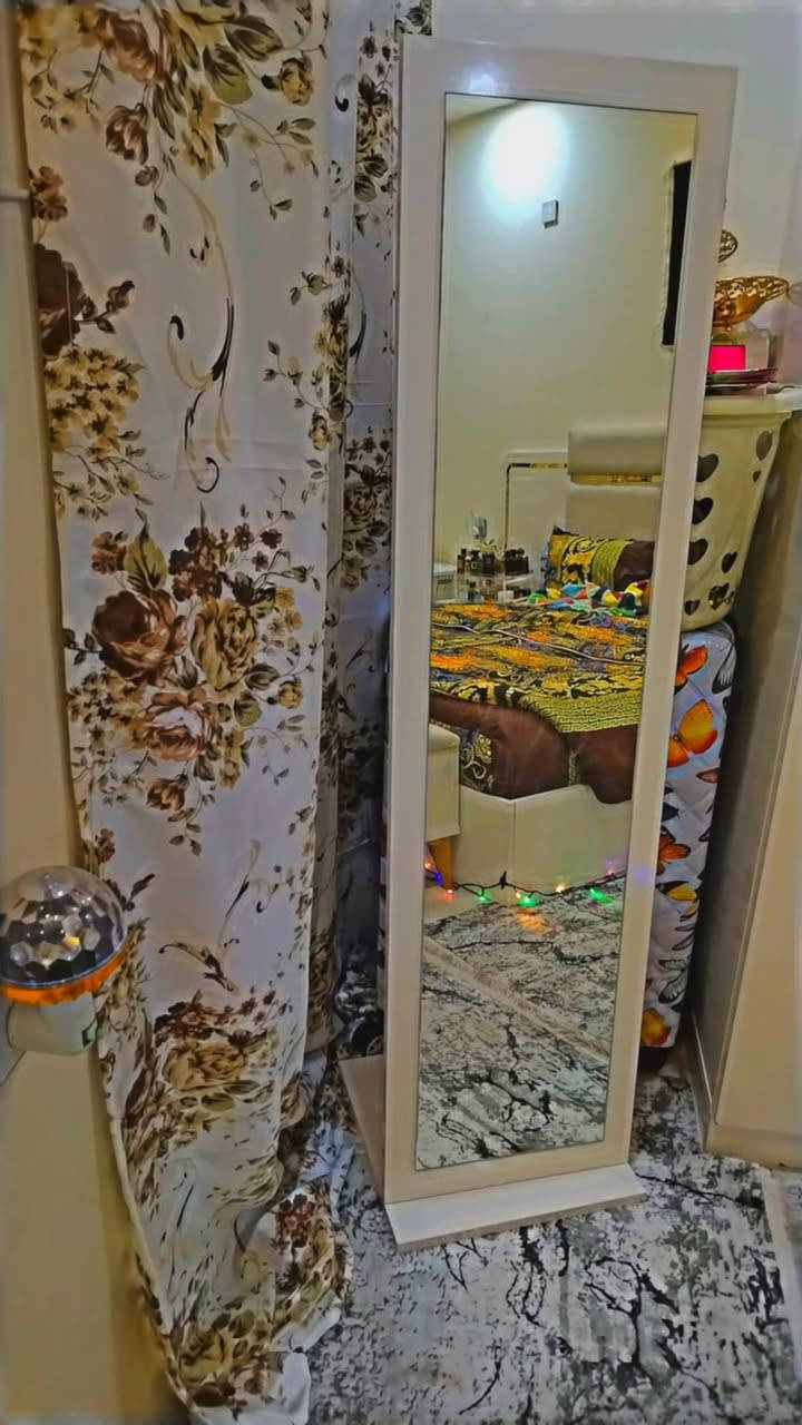 غرفة نوم تركيا نضيفه 8قطع مع دوشك جديد 
سعر 750الف ***********
يوجد واتساب
