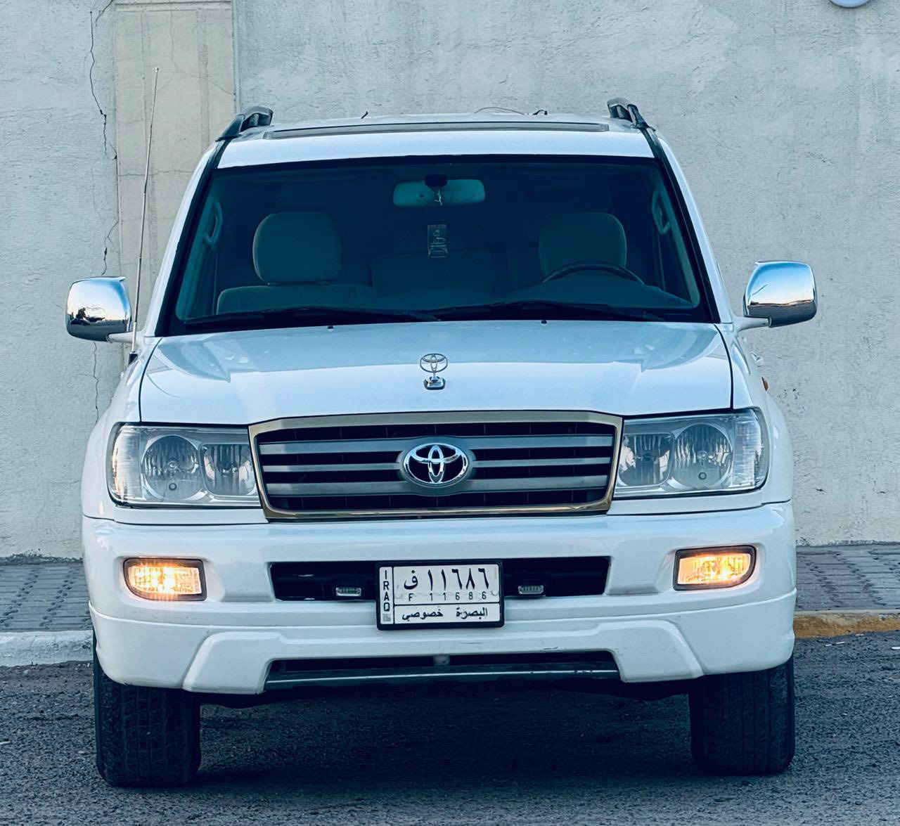 لندكروز للبيع حادثها فقط جاملغين اماميه بدون دواخل السياره شركه جديده معنه الكلمه الي يحب يستفسر يجي خاص ***********
