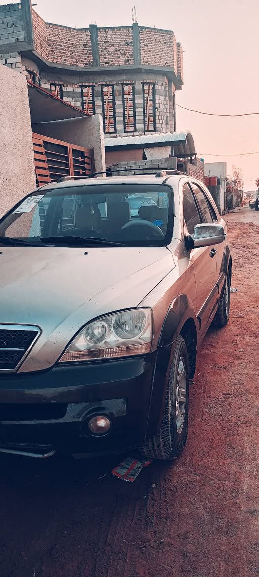 السلام عليكم 
سورنتو 2005 بانزين ادوات مكصوصة 38 $ البصرة شط العرب ***********
