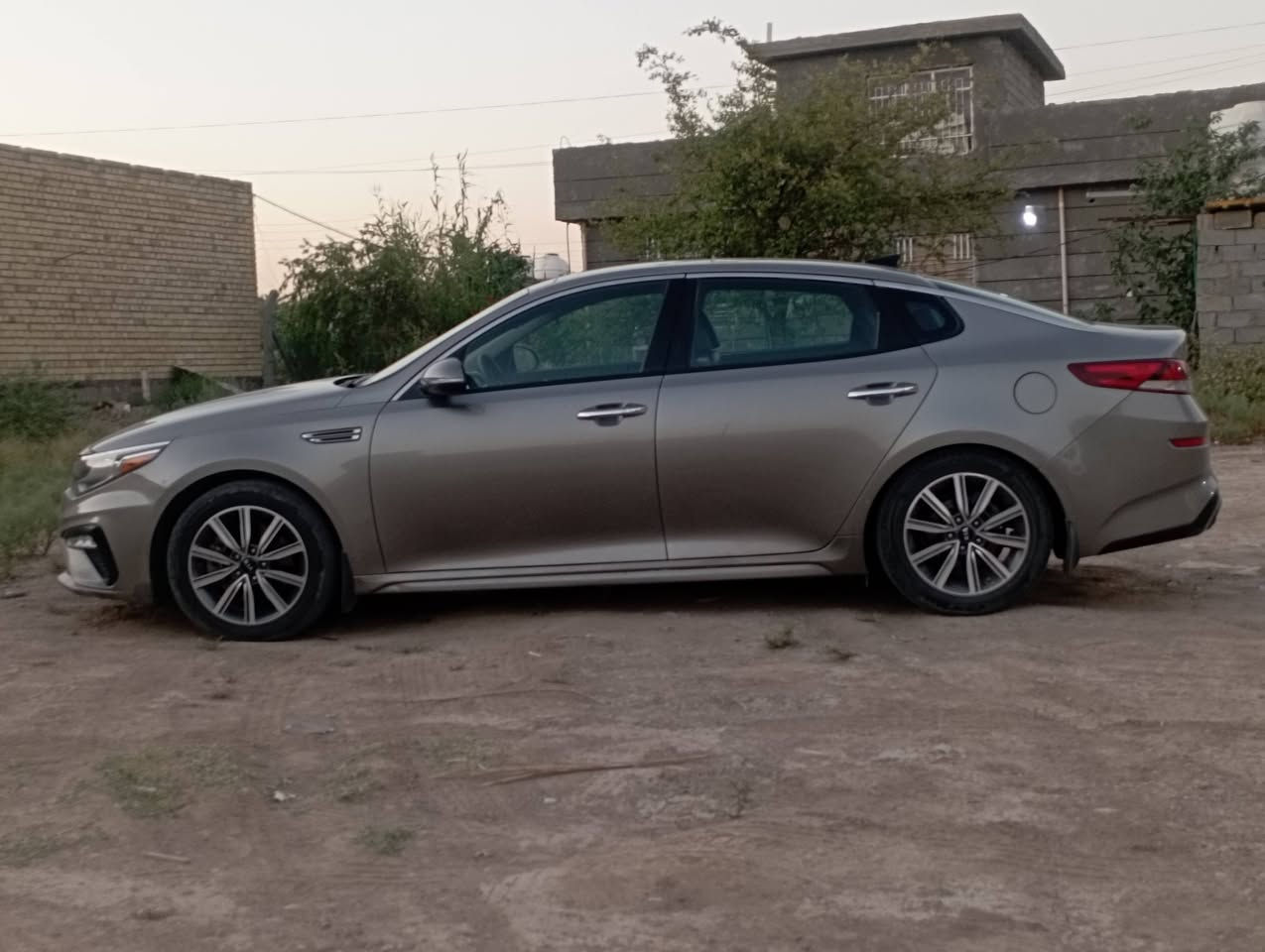 اوبتيما 2019 امريكي
. حادث كلش خفيف دعاميه 
رقم نجف  تحويل ثاني يوم مكينه 1600 تيربو مكينه 
اقتصاديه وناعمه وقويه حيل 
سيارة فول الفول مواصفات -EX— اعلى فئه بل اوبتيما
بانوراما  3 حركات
دبل گزوز 
قطعتين تبريد 
لايتات كله لد نهاري امامي خلفي
 كشاف ضباب
كشنات جلد
كشنات كهرباء تدفئة تبريد الامامية
كشنات بيهة خزن ميموري سيت
ستيرن تدفئه
اناره داخليه بلادي متغيره من الشاشه
اناره ترحيب بليدات وبل مري من تتقرب يم السياره 
تسهيل دخول وخروج يعني الاستيرن والكشن يرجعن من تطفي السيارة ويتقدمن من تشغلهة 
سماعات شركه :Harmon gardon اقوه مضخم 15 سماعه
سايد بريك بصمة
شاشه كبيره + خرائط GBSتحديد 
ابل كار بلي +واوندرويد اوتو
تحديد مسار وتثبيت مسار
مثبت سرعه 
3 وضعيات قياده comfort +Smart+Sport + گير عادي
 بصمه ابواب وبصمه تشغيل
مرايه وسطيه حديثه نضام تضليل الضواء العاكسه
اوتو هولد 
نقطة عمياء
5 ويل كب 
حساس اطارات الهواء 
توقف ذاتي
رادارات امامي خلفي جانبي
حساس امامي خلفي جانبي
اشاير بلمري
مري قلاب
نضام ABS
مانع انزلاق
جنطه تفتح عند الاقتراب
 وباقي المواصفات الفول
السياره جديده حيل مابيها اي نقص جاهزه من كلشي ومداريها مال جناي عليها تخم تاير جديد ودامه كامله 
عنوان بابل
السعر١٣٥ وبيه مجال بعد المعاينه ملاحظه المكينه مفتوحه بس رجعتهه شغل درجه اولى كله وكاله


**إذا كنت صاحب هذا الإعلان وتريد حذفه لأي سبب، رجاءا أرسل رسالة إلى الدعم الفني**