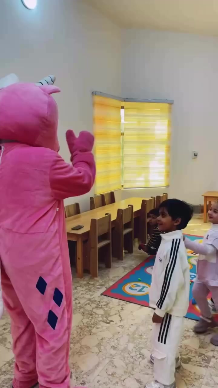 🤍 صف الروضة العربي – هنا الطفولة بأجمل صورها 🤍

ضحكة صادقة…
حضن دافي…
وقلب صغير مليان أمان 🧸✨

بصف العربي نعلّمهم الحرف الأول 📚
ونزرع بيهم القيم، الاحترام، وحب المدرسة 🌸

لأن الطفل إذا حس بالأمان… يتعلم أسرع 🤍

📍 الديوانية – العروبة – شارع المتحف
مقابل مطعم جنات عدن – داخل فرع مطعم كببجي
📞 ***********
