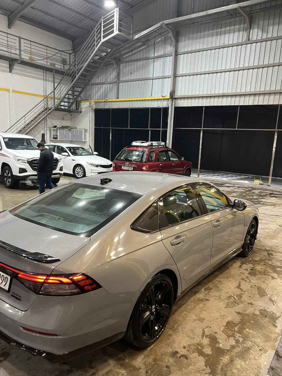 السلام عليكم
هوندا اكورد 2024 sport  L
اللون :سمنتي 
 بدون شواصي ولغود 
نقصهة رادار و بوليش
السعر 20.800$ بيهة مجال بسيط
***********
