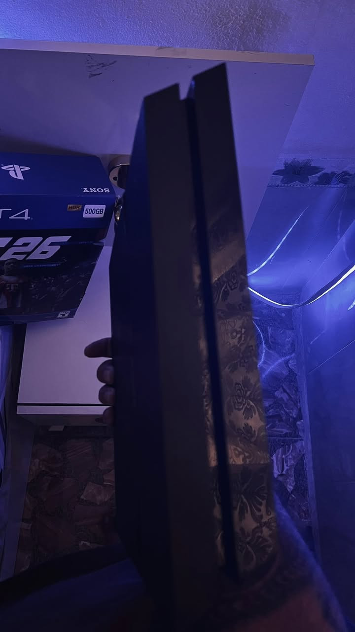 📢 للبيع PlayStation 4 FAT مهكر بحالة ممتازة

✅ المواصفات:
🎮 جهاز PS4 FAT مهكر (يشغل ألعاب بدون أقراص)
🎮 عدد (2) يد تحكم أصلية
💾 ذاكرة 500GB
🔥 داخله ألعاب قوية مثل:

* GTA V
* Call of Duty
* وألعاب ثانية جاهزة للعب

💯 الجهاز نظيف وجاهز مباشرة الطبقة الجوة مفتوحة للتنضيف فقط اما الطبقة الفوك ممفتوحة اي يعني الجهاز ممفتوح كما موضح في الصور 

💰 السعر:280 وقابل للنقاش البسيط
📍 الموقع: مدينة الصدر

📞 للتواصل: ***********
📲 واتساب متوفر
