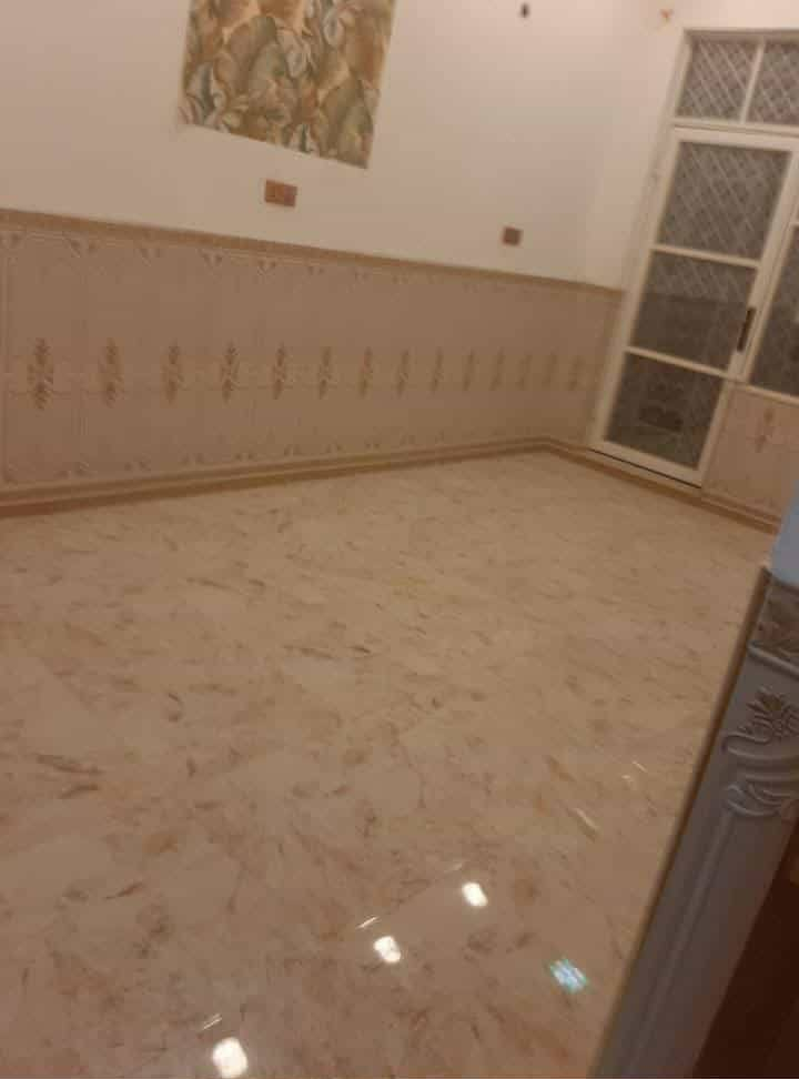 شقه للايجار طابق ثاني 100متر تحتوي غرفه وصاله ومطبخ واستقبال وحمامات ومكشوفه والسطح عباره عن غرفتين اكبار العنوان حي الميلاد شارع مزرعه سيد علي للاستفسار ***********
‏‪***********‬‏
