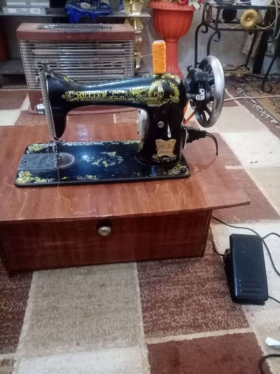 السلام عليكم مكينه ام الفراشه للبيع بس بيه خلل تكطع الخيط سعره 50اوبيه مجال هاذا رقمي بي واتساب ***********
