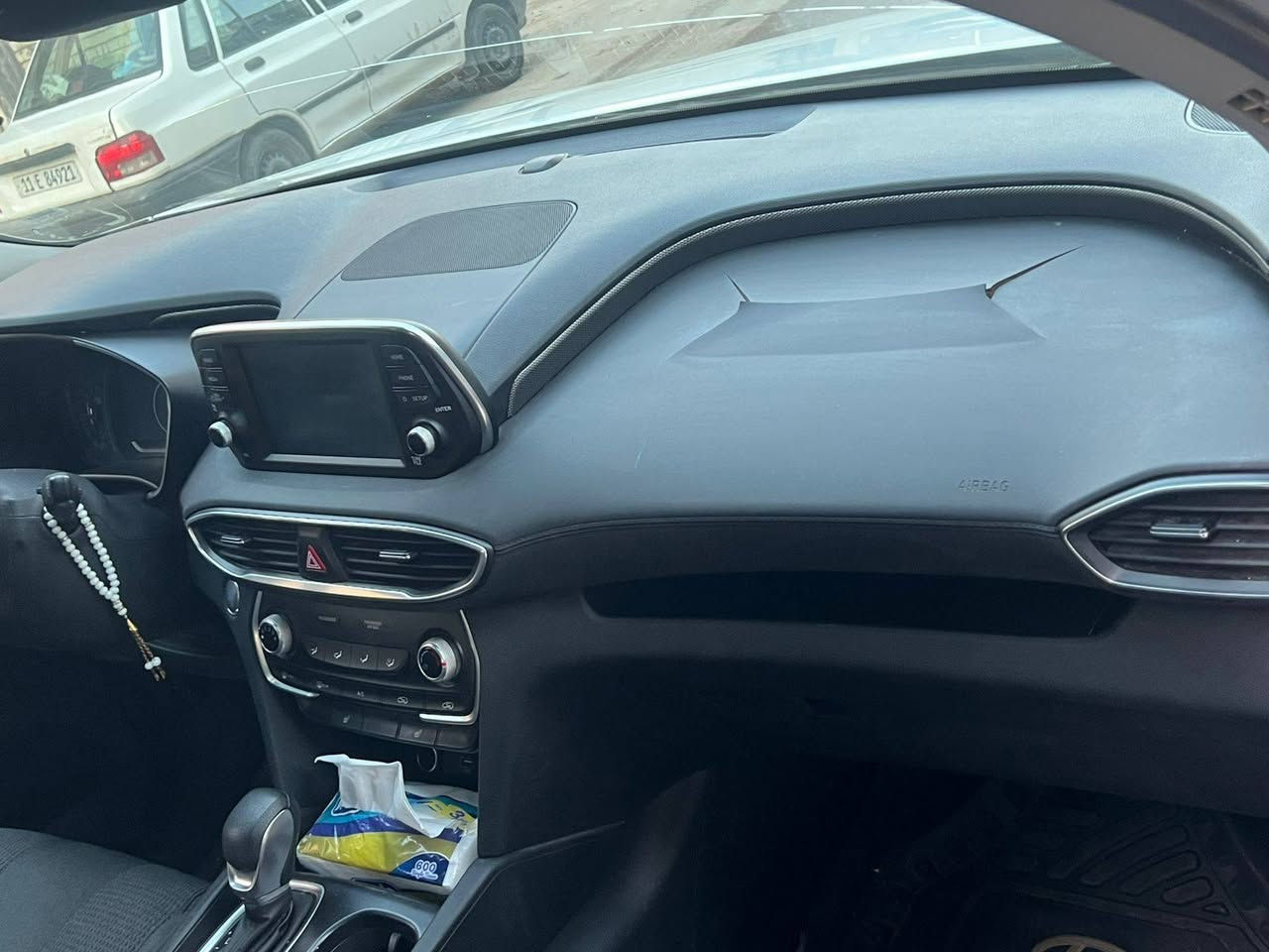 سلام عليكم سنتافيه 2020 رقم بغداد حادثه مرفق بصور

حساسات رادار امامي

هندبريك بصمه

تبريد قطعتين.
 خمسه راكب  

اربعه سلندر  
بيبان ثنين بصمه
كشنات تدفه

كشن الساق كهرباا توقف ذاتي.

اطفا ذاتي

السعر. 215    / رقم ***********
