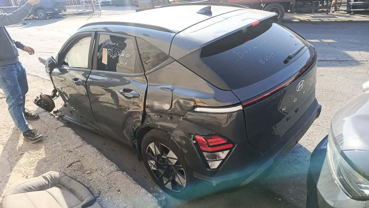 كونا 2025 فول مواصفات نقص فتحة
دخول جديد اوراقها باسمي
داخل ابيض
بصمه ابواب وتشغيل
فول تحكم
شاشه متصله
محرك 2000 دوش
تو ويل السيارة 
السعر 120 $ بيها مجال 
للبيع او المرواس
اي استفسار ***********
